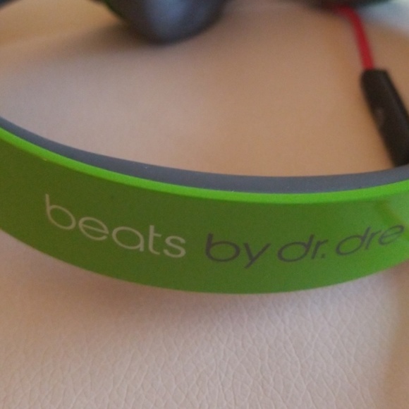 Beats by Dre Solo HD Neon Green wired headphones - Picture 3 of 3